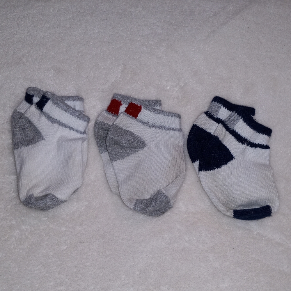 Bundle of over 40 pairs infant socks - Picture 14 of 16